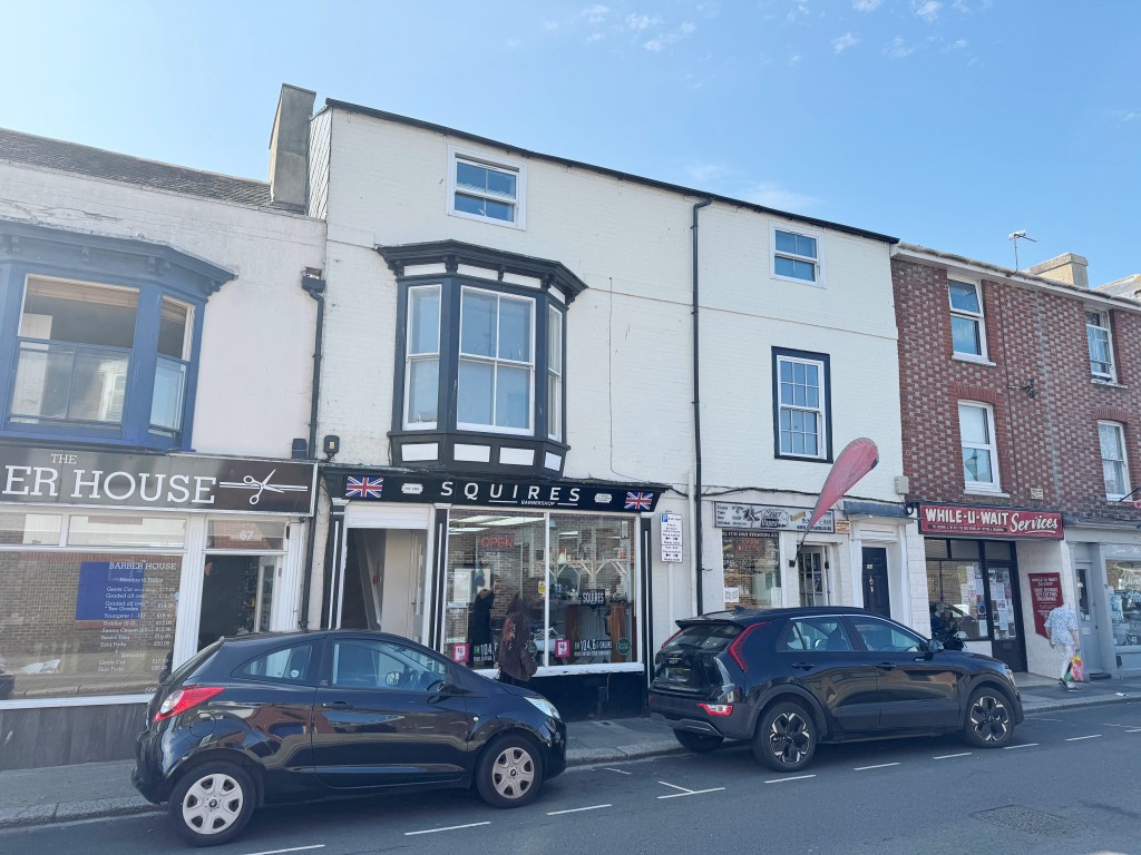 Lot: 128 - TWO-BEDROOM TOWN CENTRE FLAT FOR INVESTMENT OR OCCUPATION - Front Elevation